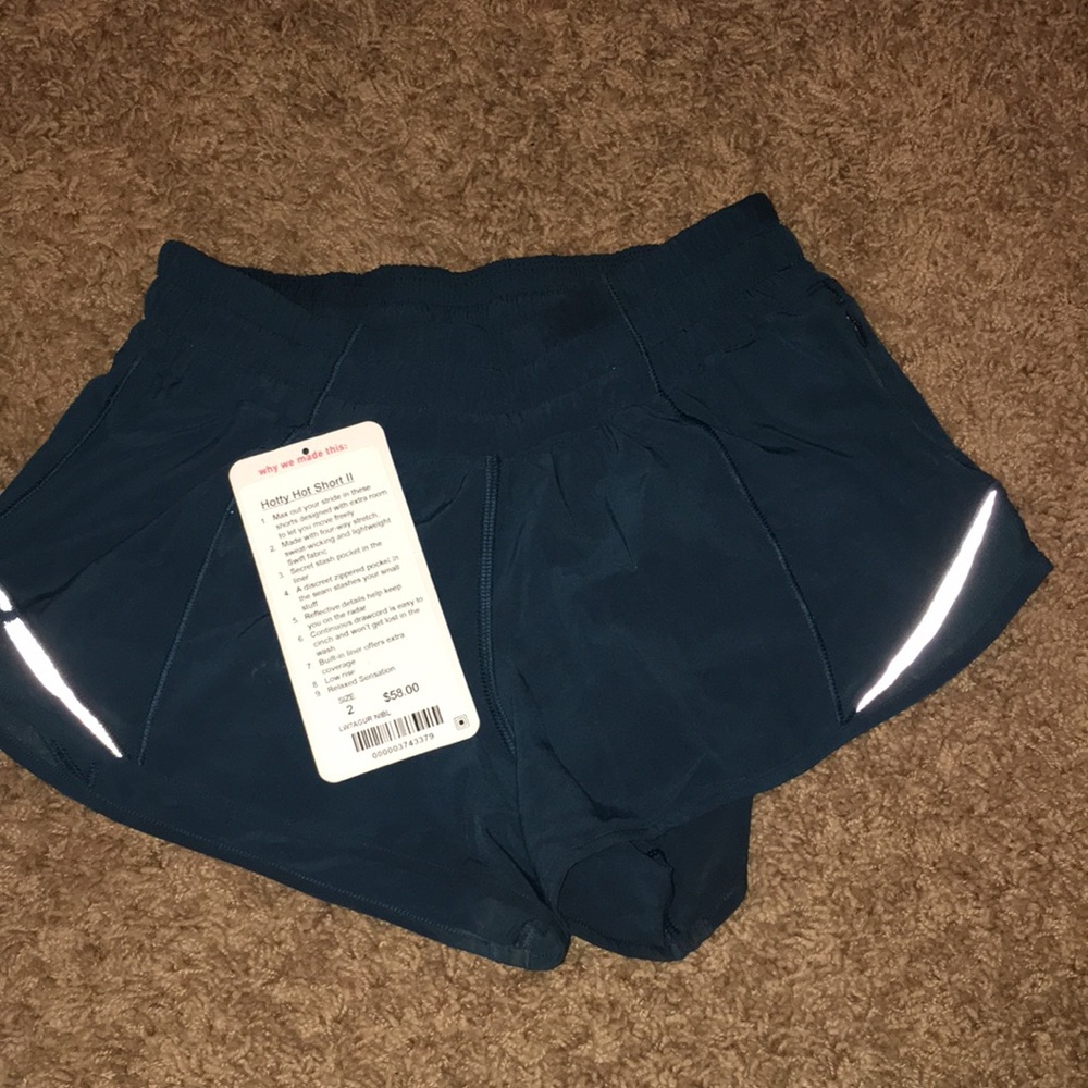 Lululemon Hotty Hot Short II size 2
